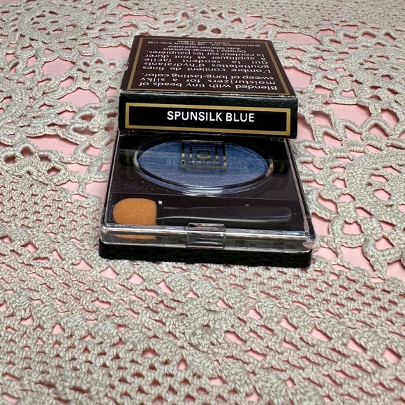 Vintage Avon Fashion Makeup Group CrelmeLucent Eyeshadow – Spunsilk Blue (NOS) - Picture 2 of 4